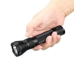 MT40 HIGH-BRIGHTNESS MAGNETIC LONG-RANGE FLASHLIGHT 2000 LUMENS 16 HOURS
