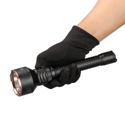 T80 TACTICAL FLASHLIGHT WITH A MAXIMUM OUTPUT OF 3800 LUMENS AND A RANGE OF 1050 METERS